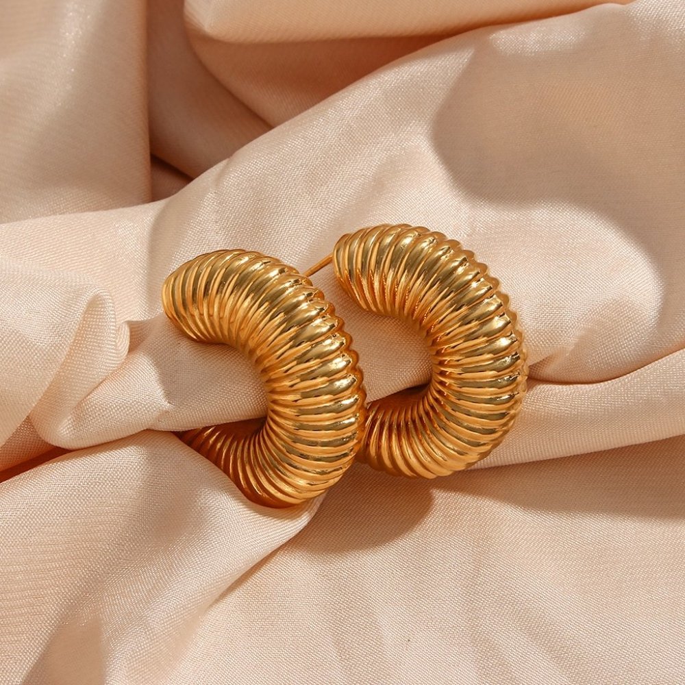 Vintage PVD 18K Gold Plated Hollow Chunky Textured Hoop Earring Stainles… - Picture 5 of 7
